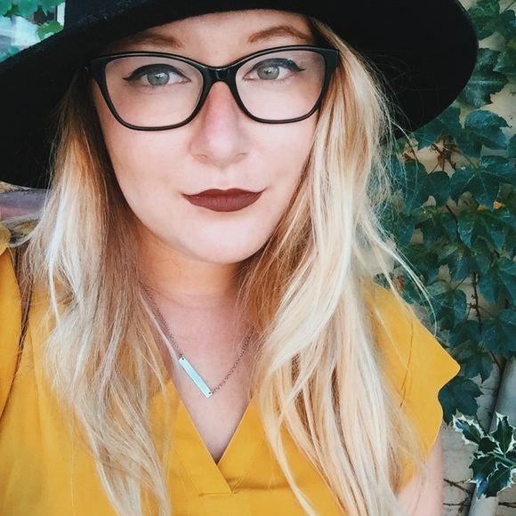 Meet Your Seller! 🎀 - Picture 5 of 8